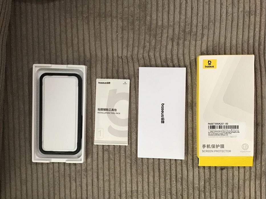 Захисне скло від BASEUS на IPhone 16 Pro