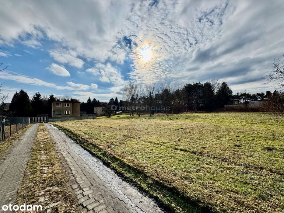 Miasto pod ręką, cisza za płotem  800 m2!