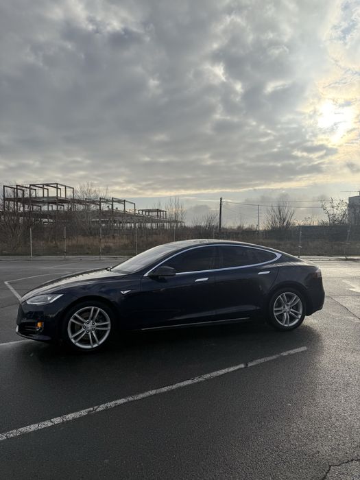 Тесла модел с 85кв перфоменс