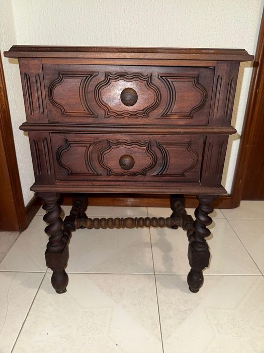 Mesinha de Cabeceira com 2 Gavetas