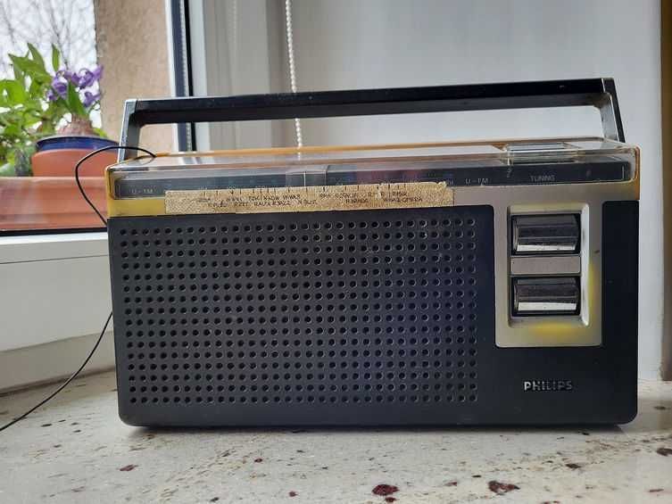 "Philips" - przenośne radio np na działkę. MW i LW. Bateryjno-sieciowe