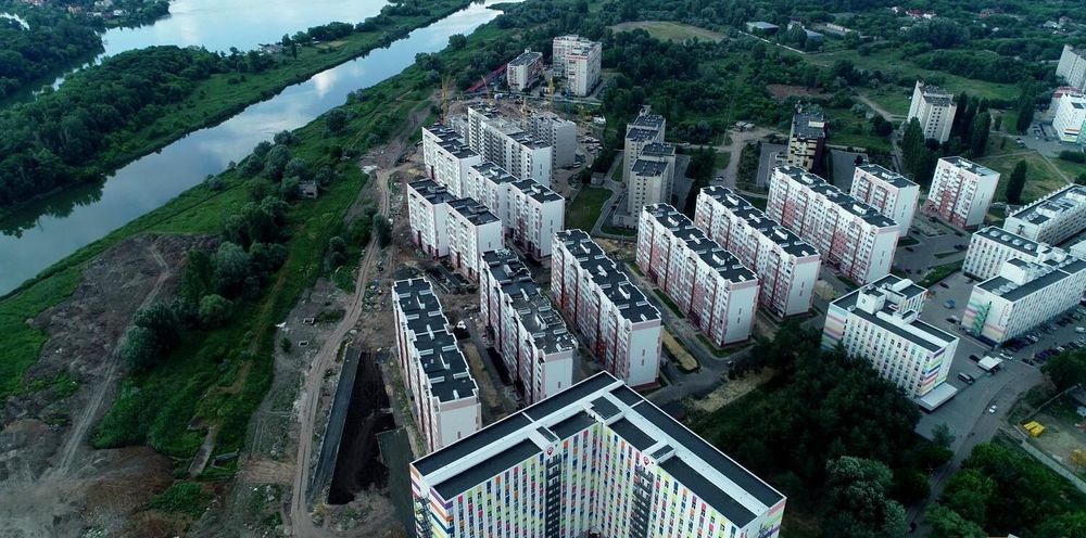 S Продам  1 комнатную евро- двушку просторную 2- х стороннюю  в новострое