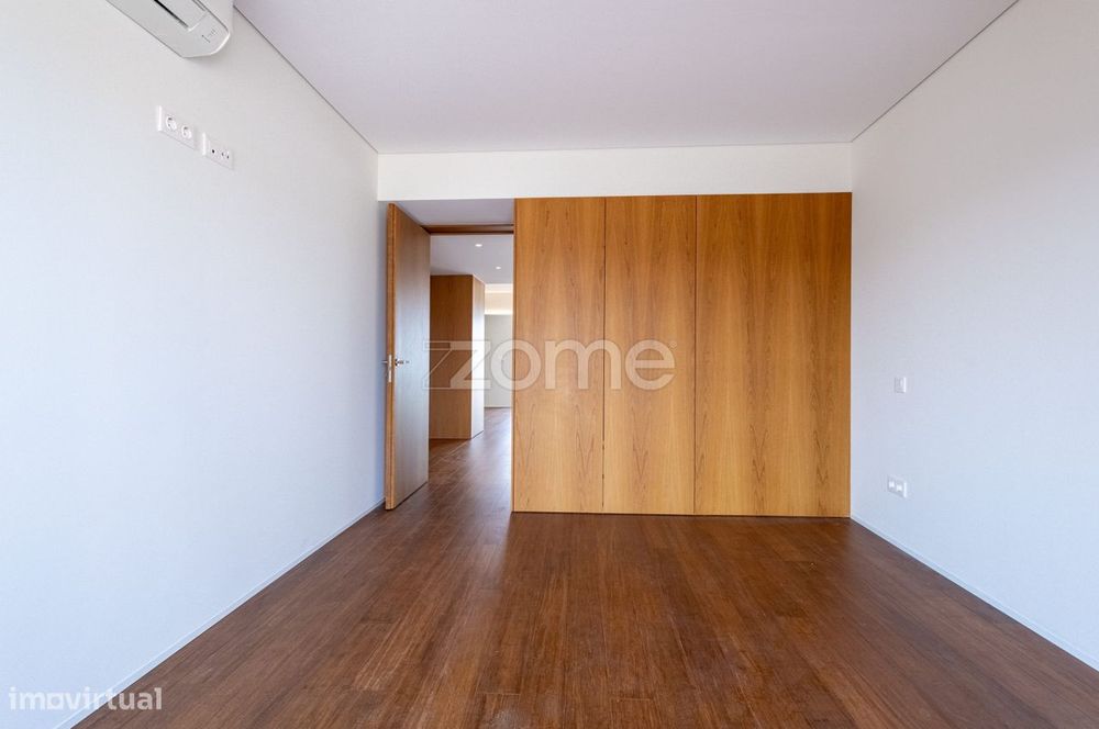 Apartamento T4 Duplex Novo no Prestigiado Edifício Alameda