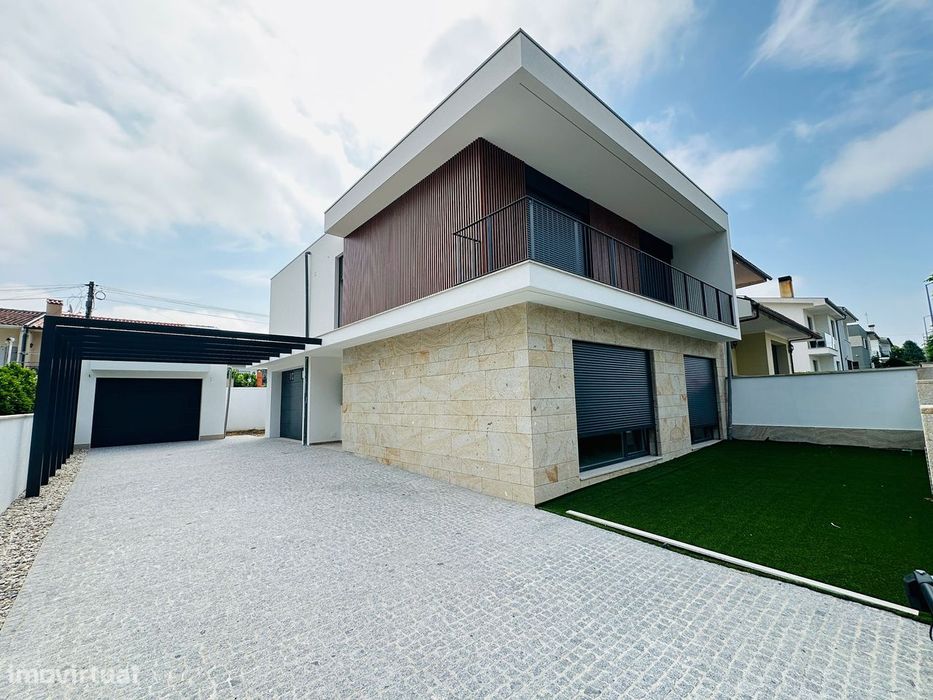 Moradia T4 Nova e Pronta a habitar, com 2 suítes