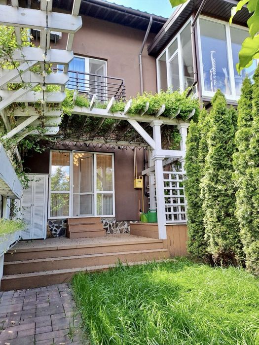 Продаж танхауса у с. Ходосівка, з ремонтом, меблями та технікою