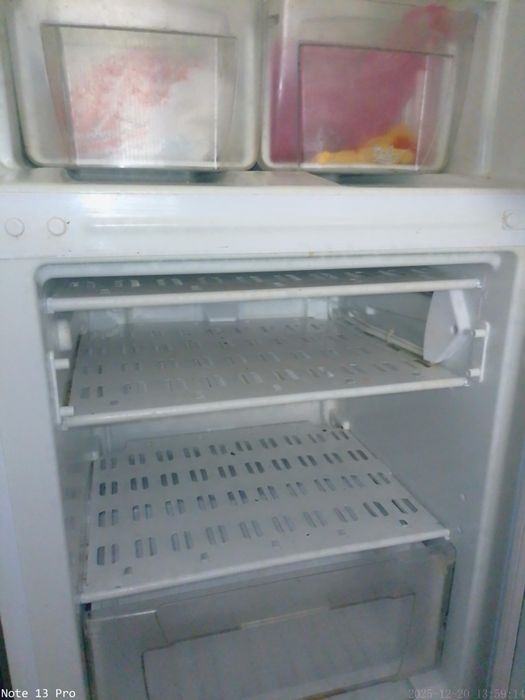 Терміново продам двокамерний холодильник Indesit