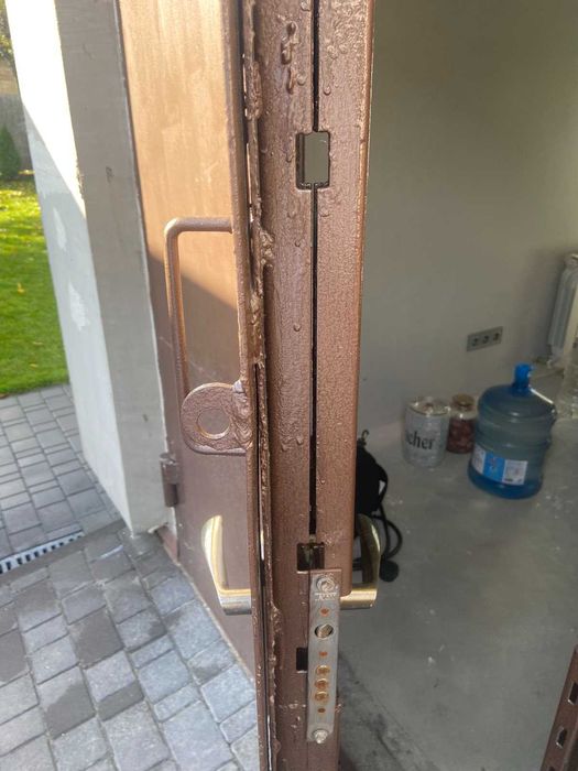 Металеві ворота з товстого металу