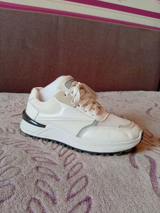 Кроссовки демисезонные