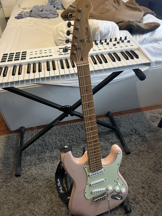 Harley Benton Strat Pink