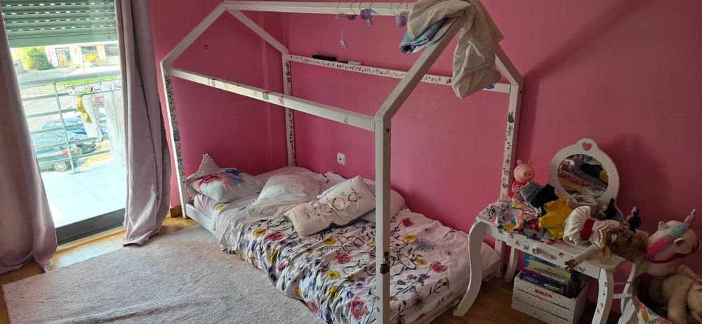 Cama criança formato casa
