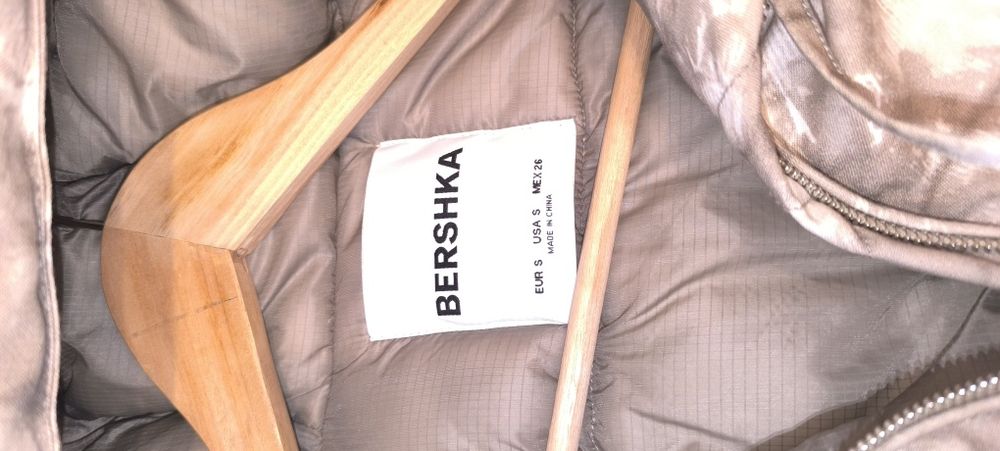 Puchowa kurtka Bershka