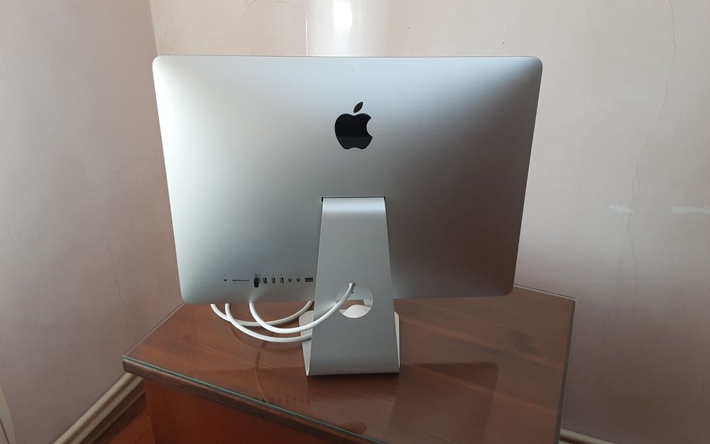 Apple iMac late 2013 21,5" 8/1024GB 2,7 GHz  Intel Iris Pro