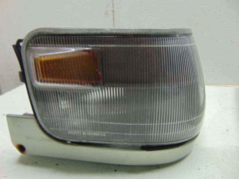 Mitsubishi L300 farolins frente usado em bom estado