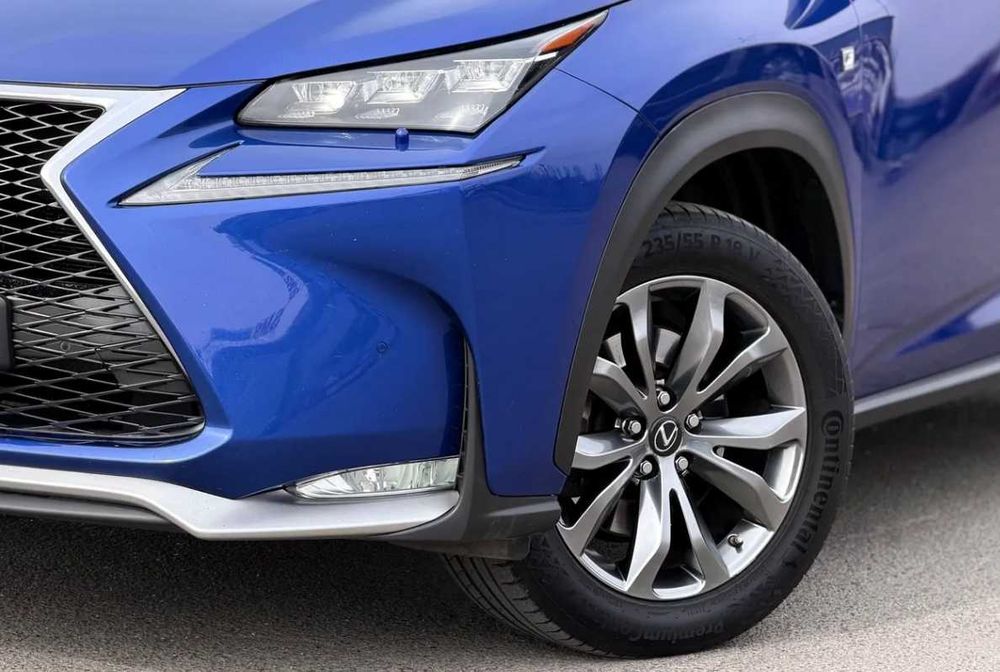 Lexus NX300h кроссовер/позашляховик економний гібрид