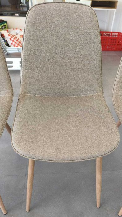 Quatro cadeiras de jantar JYSK BISTRUP. 20 € cada.