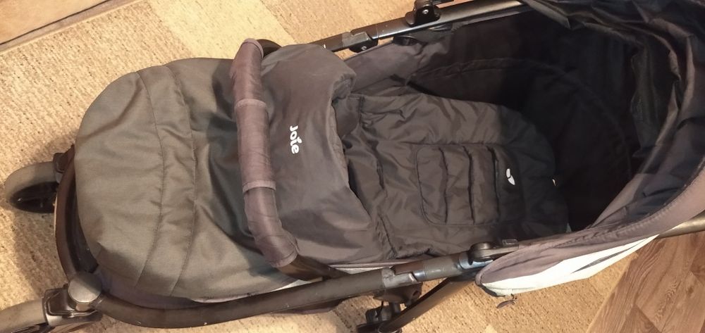 Детская прогулочная коляска JOIE