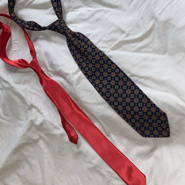 Галстук краватка червона і з принтом