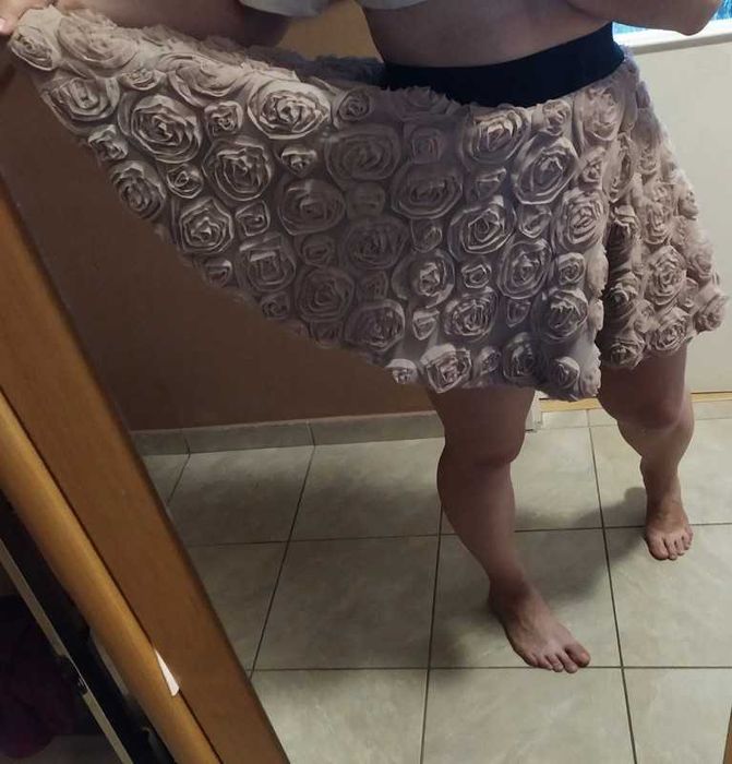 Beżowa mini w kwiatki