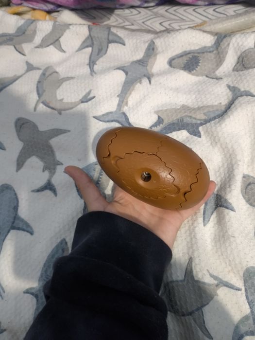 Продаю іграшки (динозаври крутится)