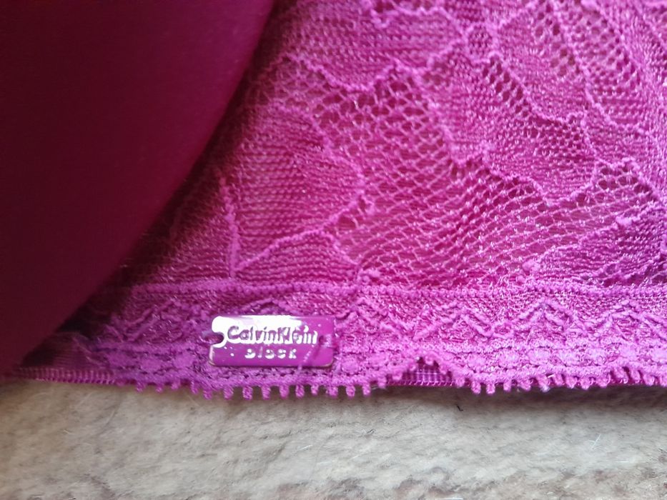 Bordowy stanik Calvin Klein rozm. 75C