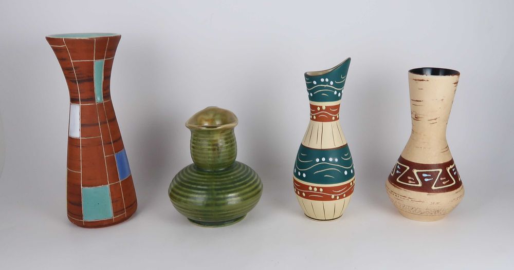 Conjunto de Jarras Modernistas