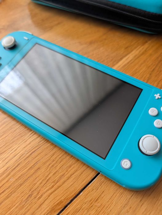 Nintendo Switch Lite (Блакитна) + Чохол