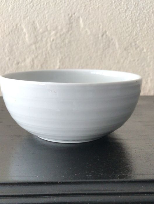 Conjunto de 5 peças de louça (iguais ou diferentes).