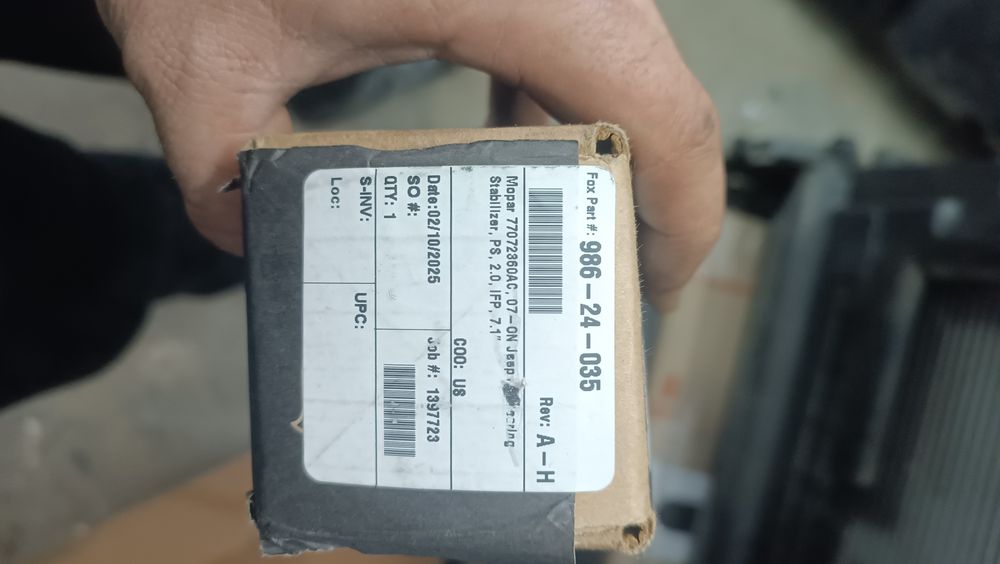 Амортизатори FOX 2.0 на Jeep Wrangler Rubicon JL комплект