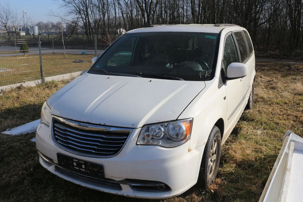 Chrysler Town & Country Chrysler Voyager Town & Country z gazem
