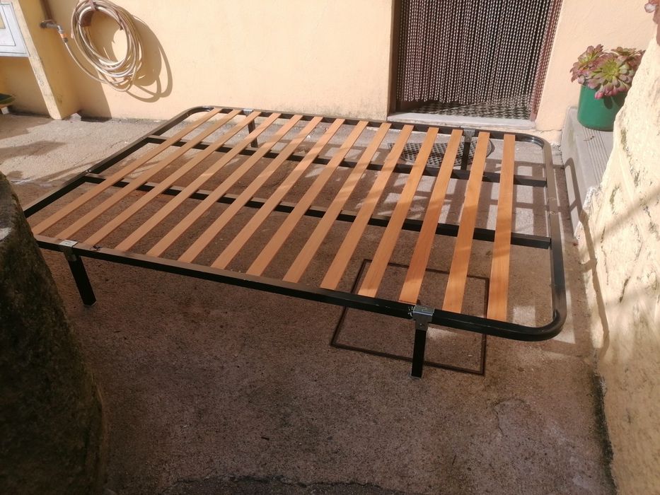 Estrado de casal com  pés