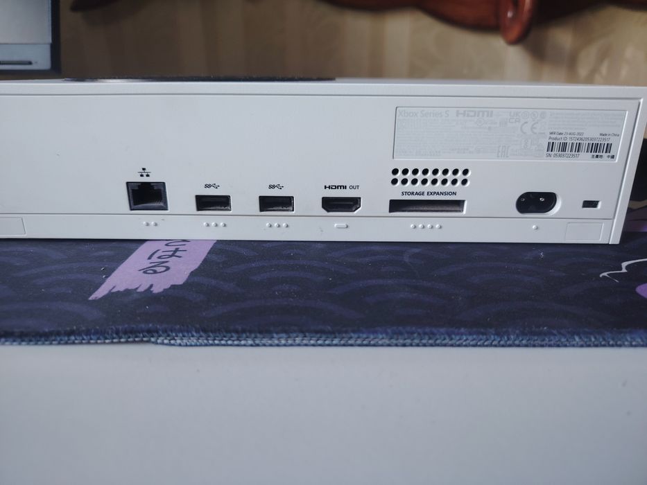 Xbox series s 512gb с 1 джойстиком есть ориг коробка кабель все есть