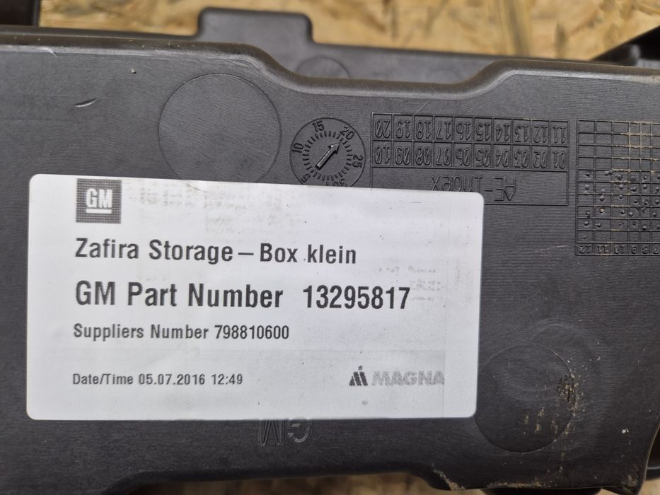 Schowek wkład bagażnika lewarek Opel Zafira C