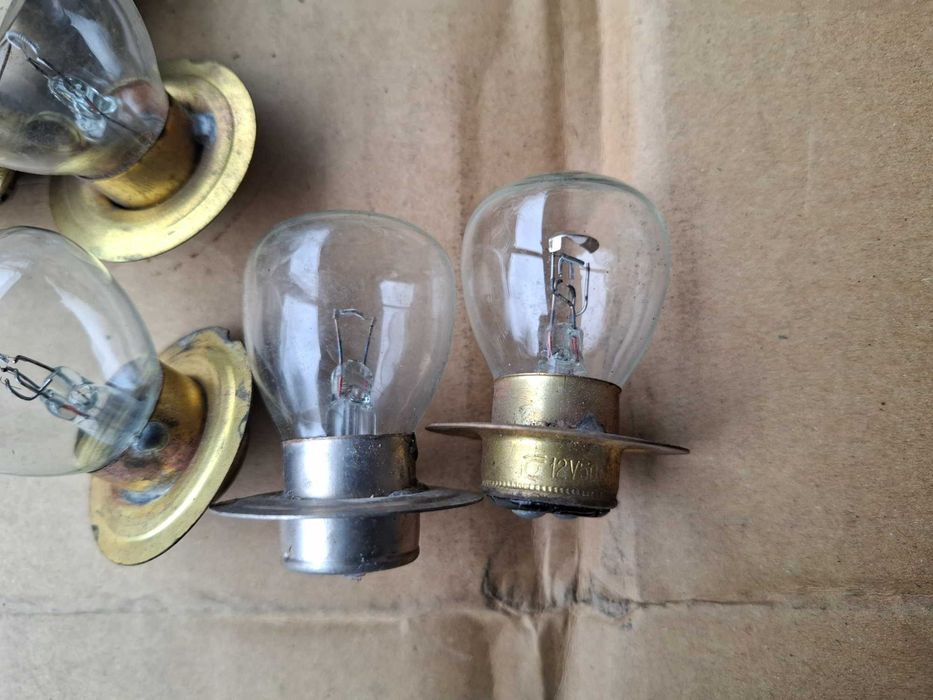 Лампочка 12 вт фара с/г нові