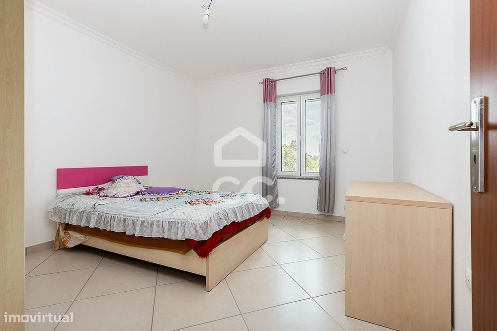 Moradia T3 c/ Quintal, Terraço e Garagem no Loteamento Quinta das Sesm