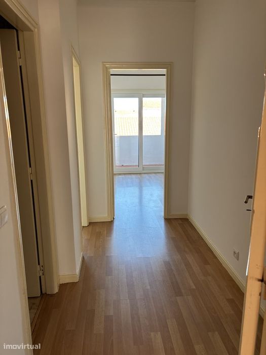 Arrenda-se apartamento T2 na Rua Cidade de Santa Clara da Califórnia
