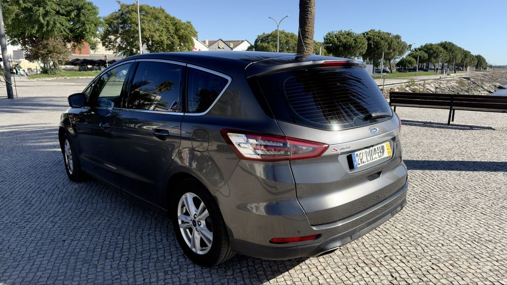 Ford S-Max — fotografia 4