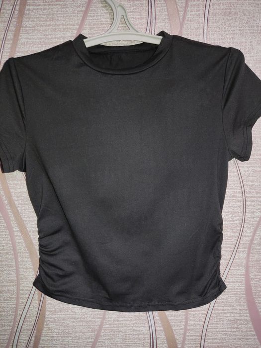 Класична базова футболка