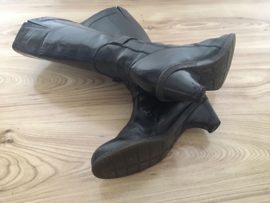 Wyprzedaż! Czarne skórzane kozaki Dr. Martens rozm. 37