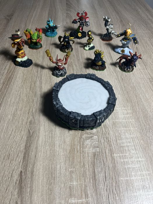 Skylanders Figures & Portal Bundle - Gaming Lot