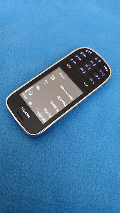 Telefon Nokia 203. Ładna.