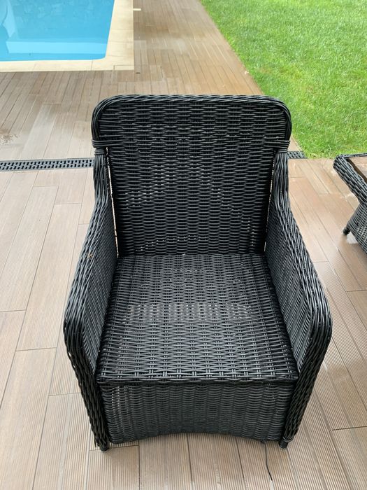 Mesa de jardim com tampo em madeira e com 6 cadeiras