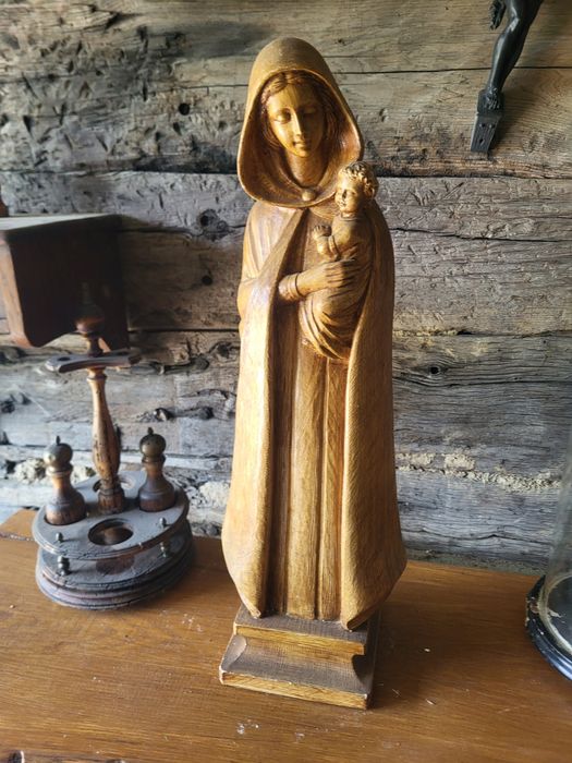 Duża figura Matka Boża z dzieciątkiem Jezus Maryja
