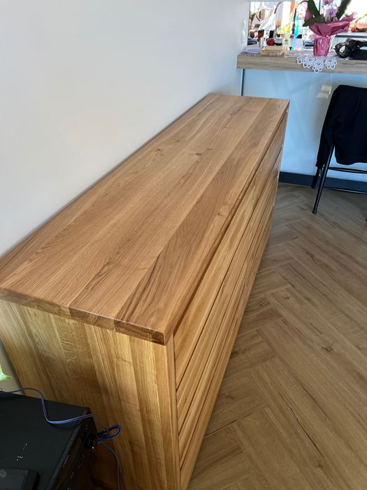 Komoda dębowa z frezowanymi podchwytami