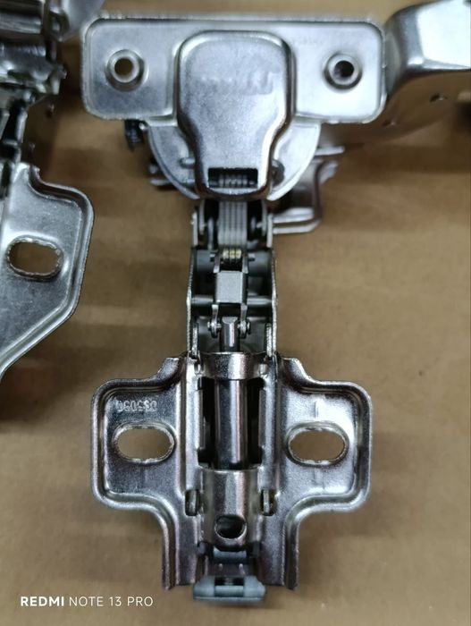 Петля накладна з доводчиком  LinkenSystem. Пара.