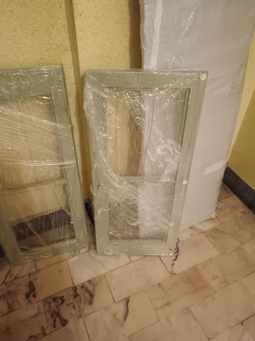 Janelas antigas limpas pintadas