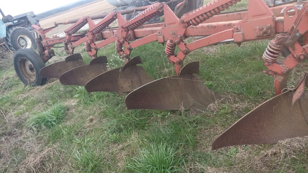 Плуг унія UNIA 5 корпусів