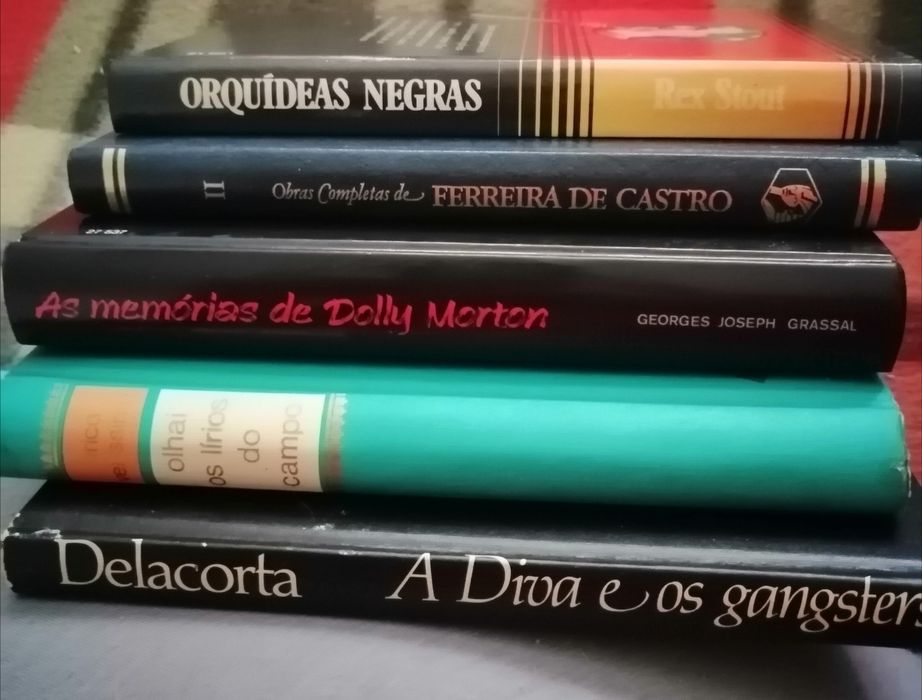 Revistas variadas e livros