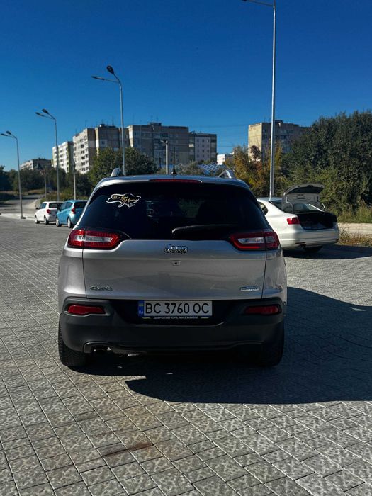 Jeep Cherokee 2015 2.4 бензин 4x4