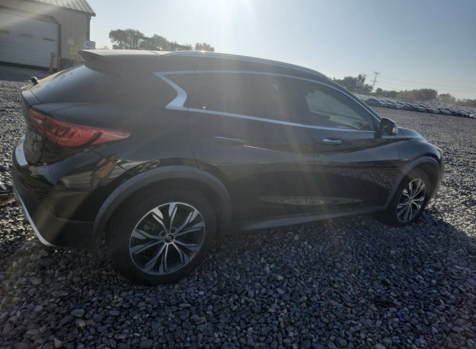 Infiniti QX30 2017 Інфініті Luxury мах комплектація
