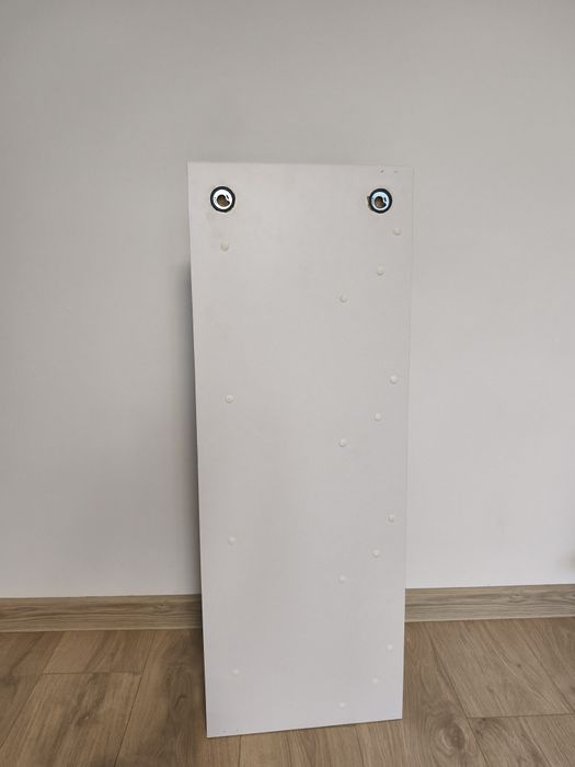 Półka wisząca na książki